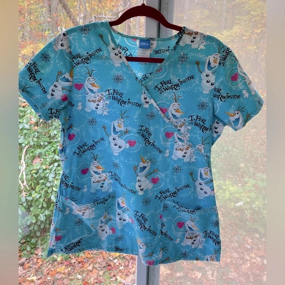 Disney’s Frozen S “Olaf’s I feel All Warm Inside” scrub top. EUC, 2 pockets.